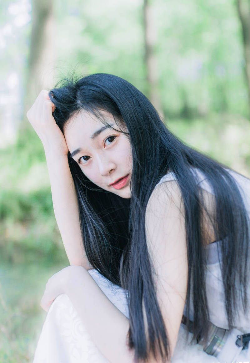 很多时候都是自己挖了个坑，然后义无反顾的跳进去。坑是自己挖的，跳也是自己跳的，最后爬不出来的也是自己。